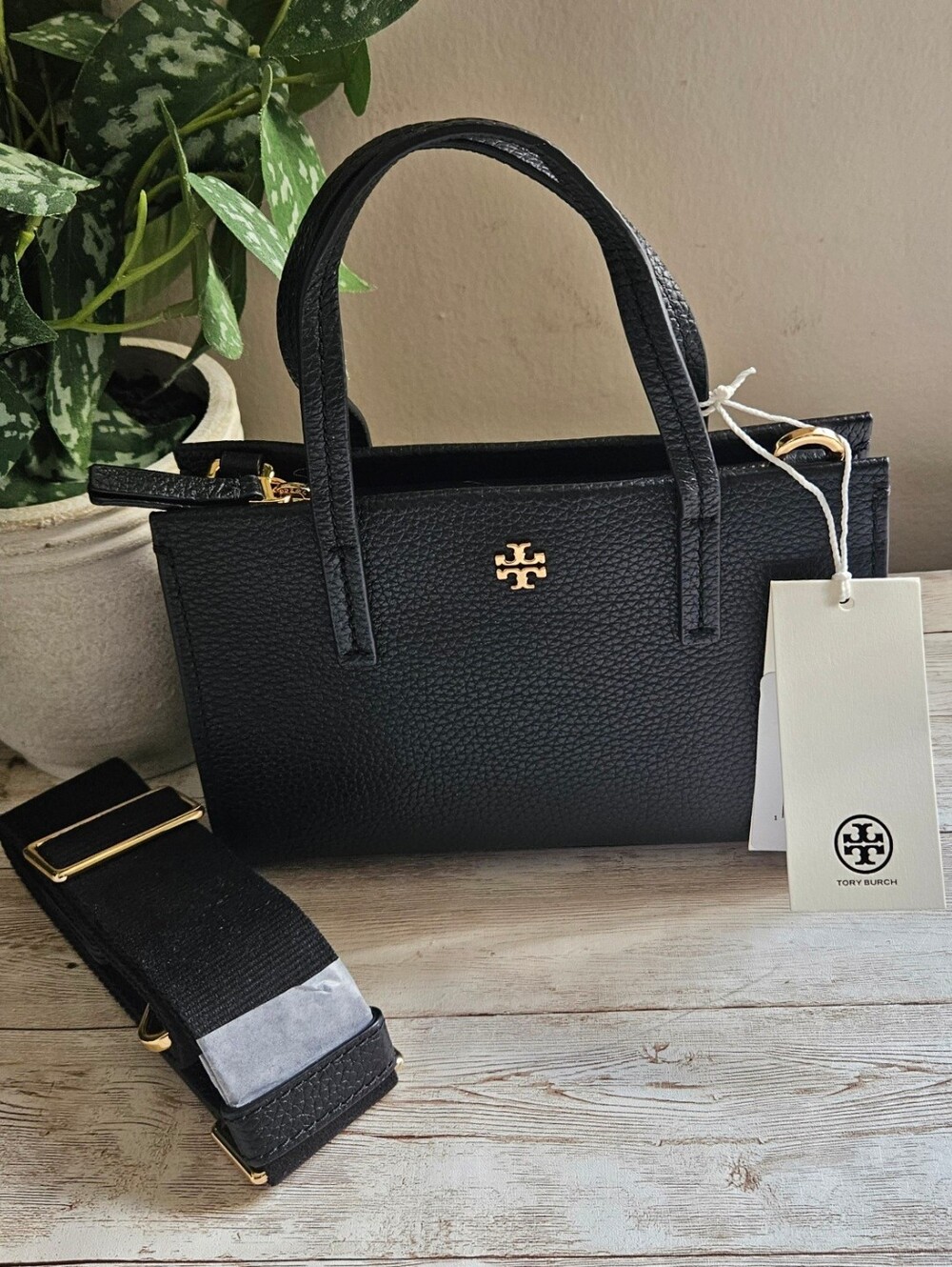 Tory Burch nwt Blake Mini Tote Bag Crossbody in black pebbled leather. Crafted f